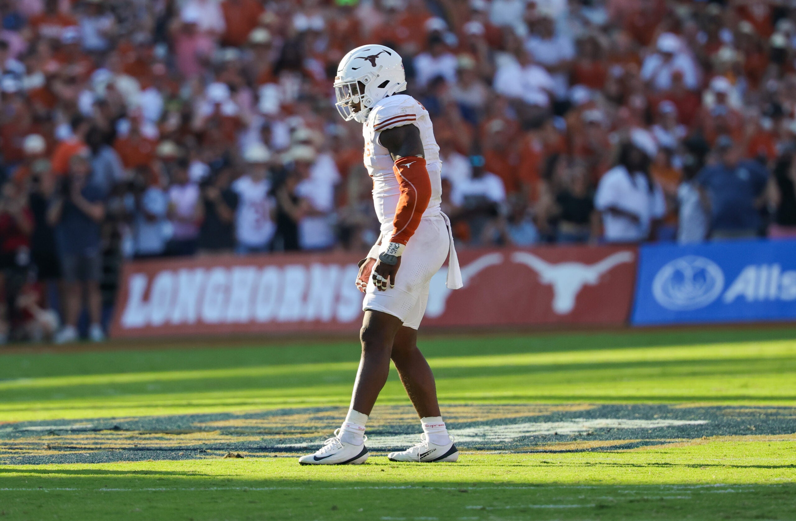 Texas Longhorns star edge rusher Colin Simmons injured vs. Florida Gators