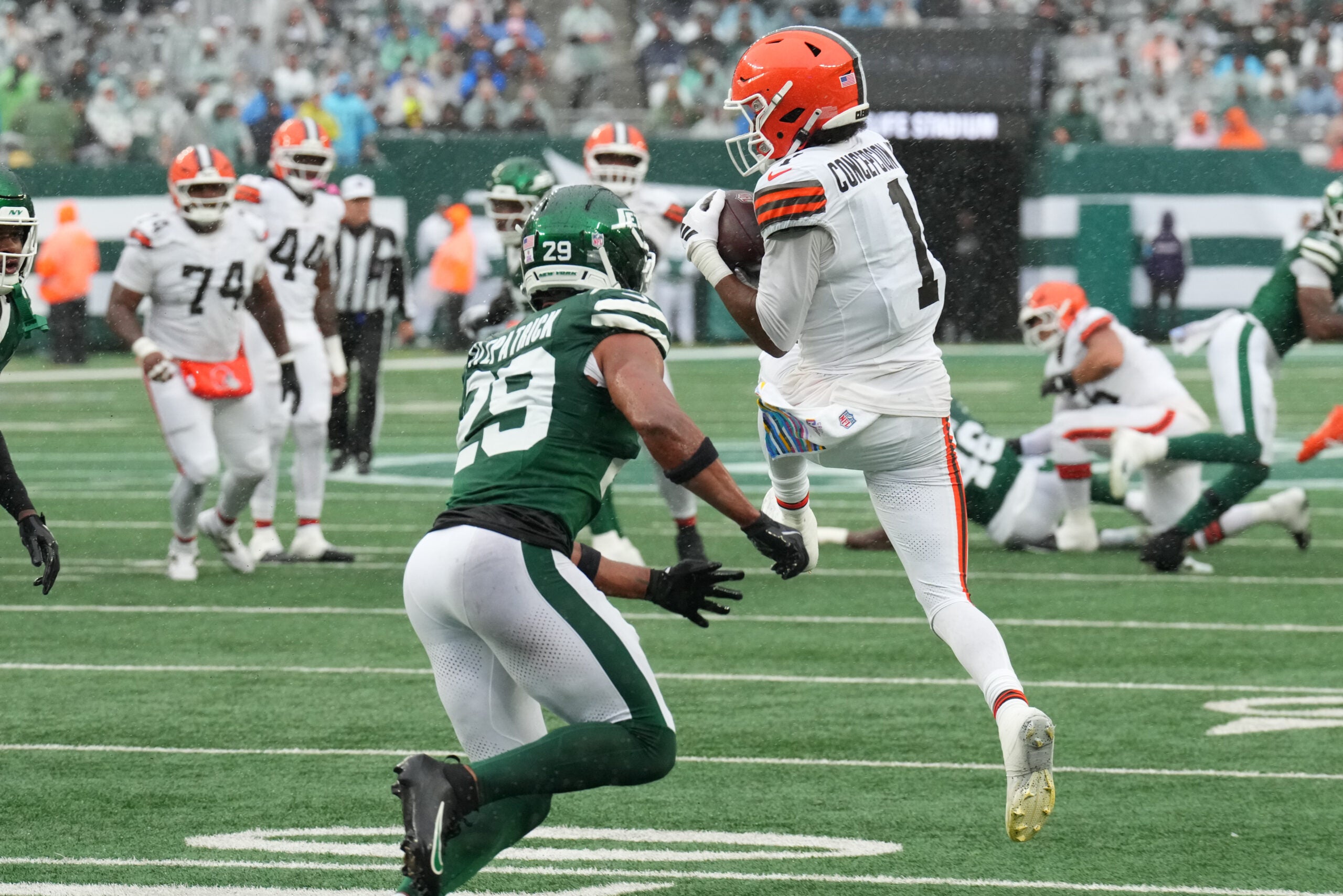 New York Jets S Minkah Fitzpatrick was defended by Browns WR KC Concepcion for his hit last week.