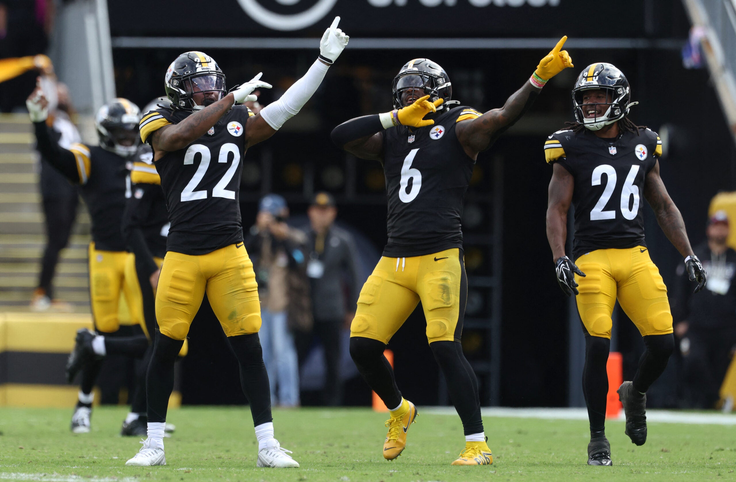 Oct 11, 2026; Pittsburgh, Pennsylvania, USA; Pittsburgh Steelers cornerback Asante Samuel Jr. (22), linebacker Patrick Queen (6) and cornerback Brandin Echols (26) react in the second half against the Indianapolis Colts at Acrisure Stadium.