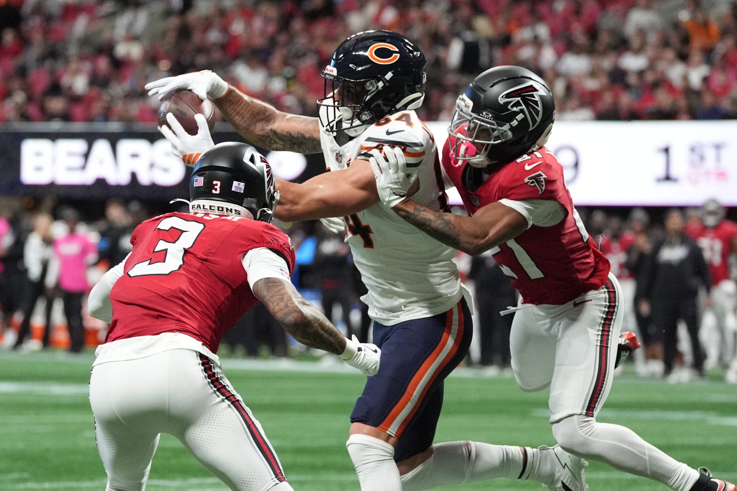 Oct 18, 2026; Atlanta, Georgia, USA; Chicago Bears tight end Colston Loveland (84) catches a pass in front of Atlanta Falcons cornerback Mike Hughes (21) during the first quarter at Mercedes-Benz Stadium.