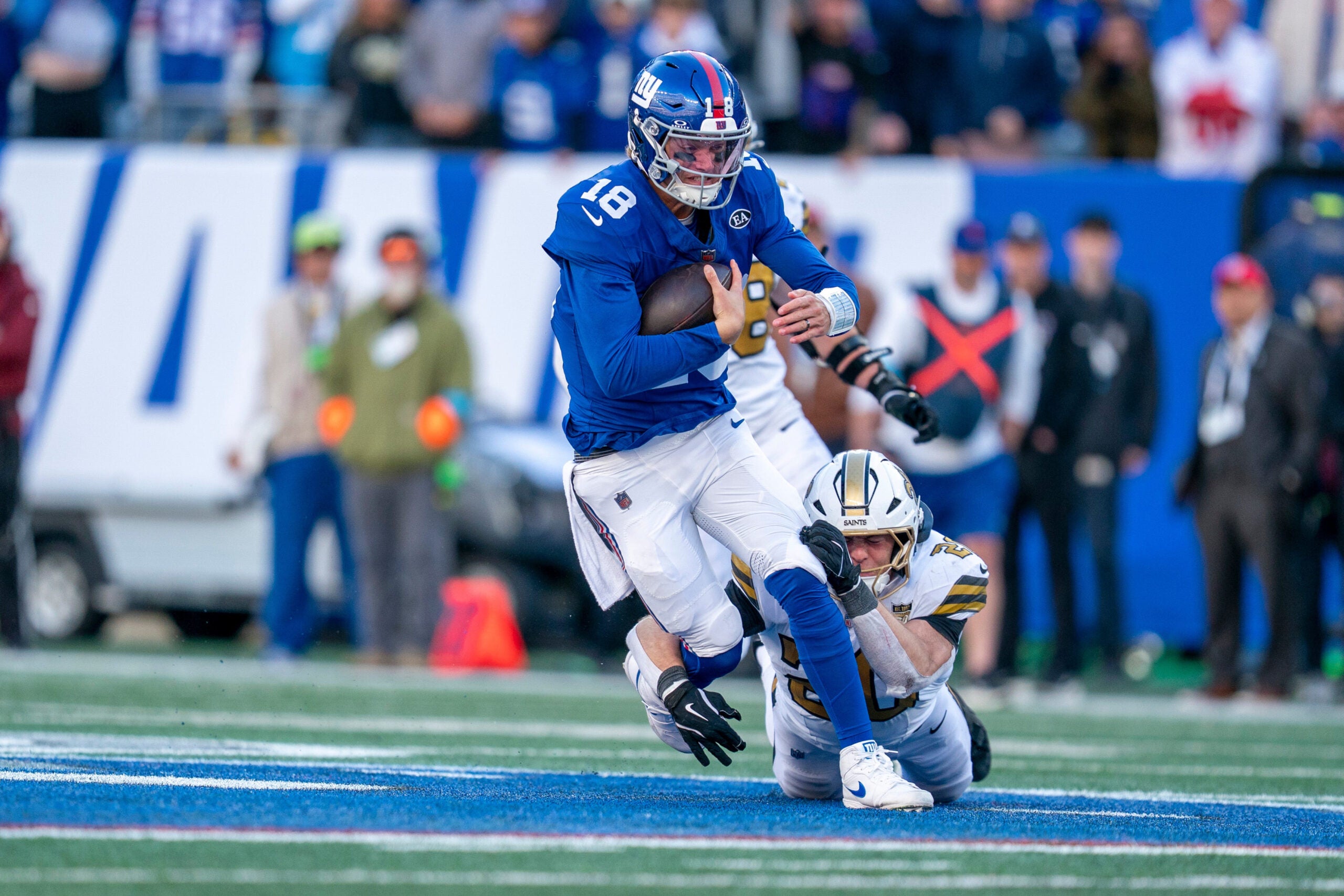 New York Giants quarterback J.J. McCarthy (18) runs with the ball during the 4th quarter of a week 6 NFL football game between New York Giants and New Orleans Saints on Sunday, Oct. 18, 2026, at MetLife Stadium in East Rutherford, NJ.