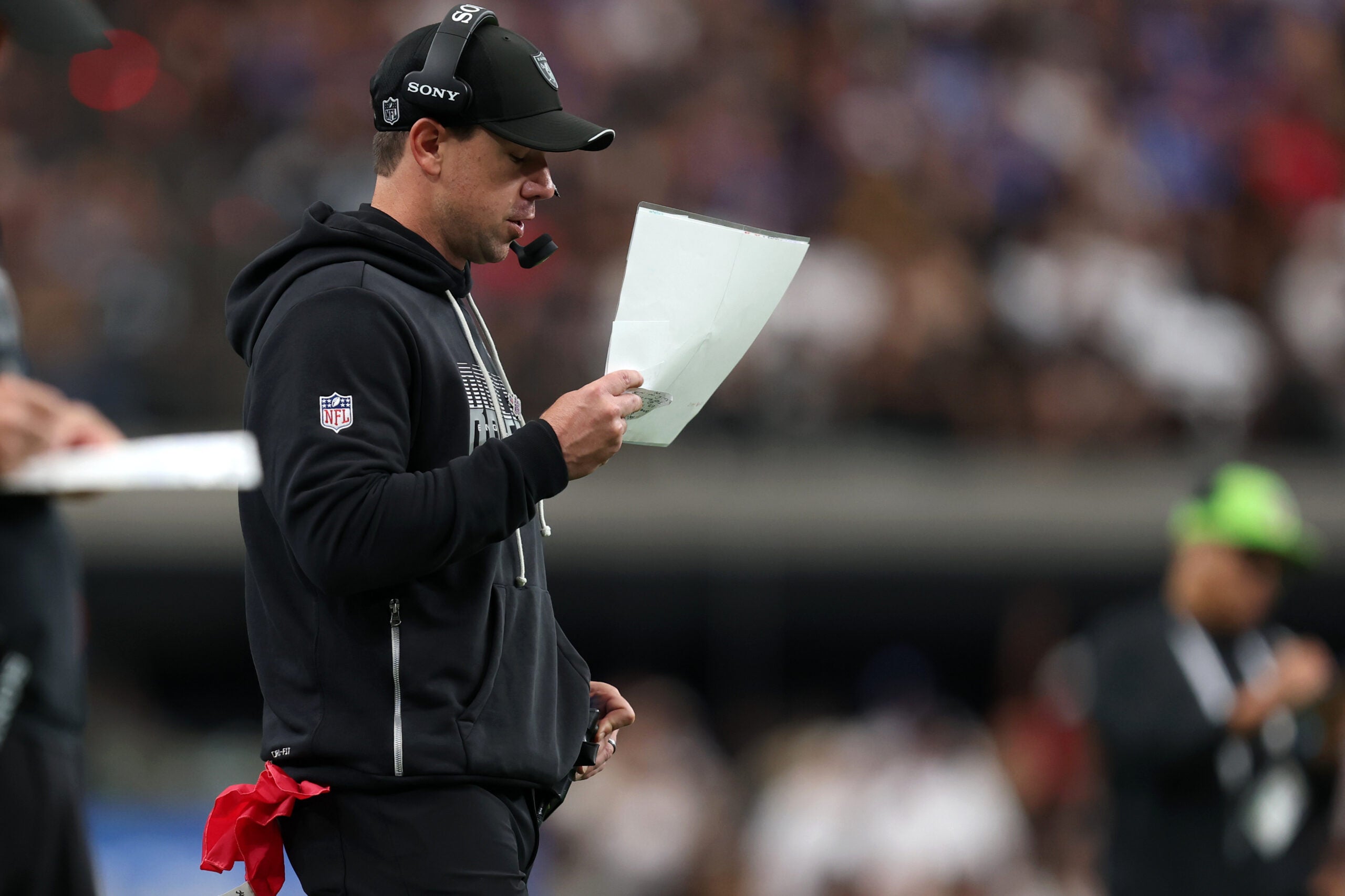 Las Vegas Raiders head coach Klint Kubiak vs Los Angeles Rams