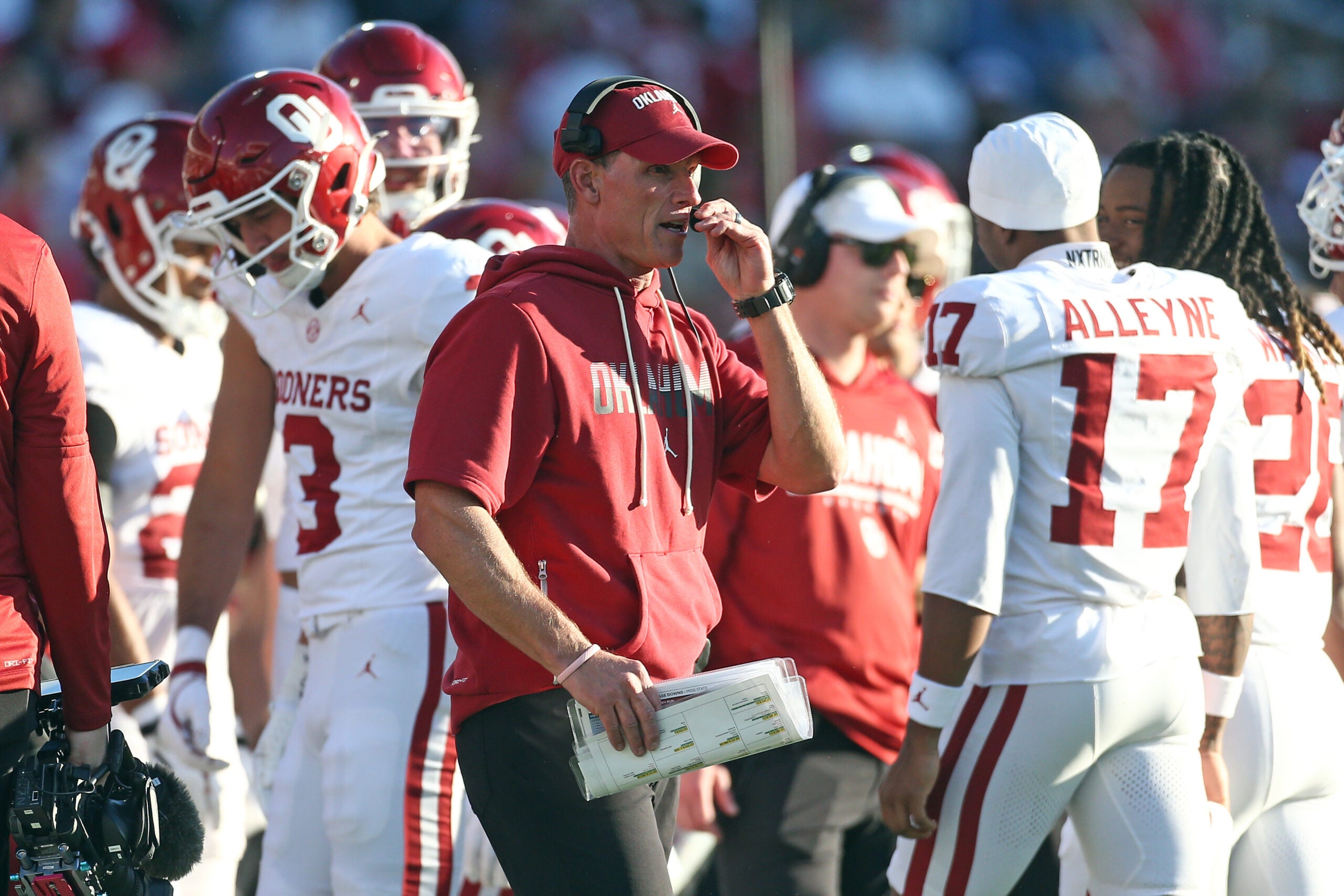 Oklahoma Sooners head coach Brent Venables vs. Mississippi State Bulldogs