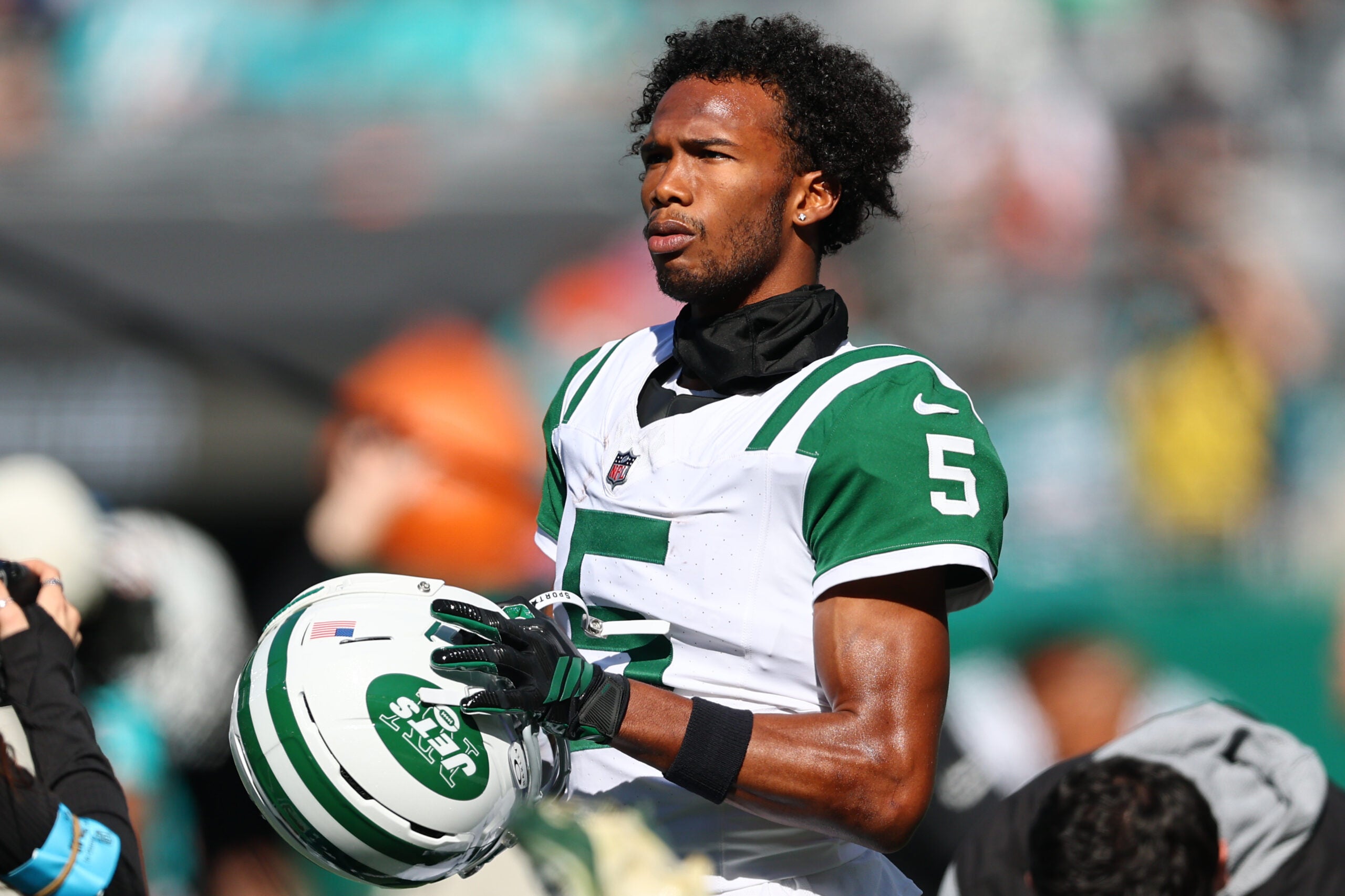 Garrett Wilson clears the air on a viral sideline moment in the Jets loss to the Dolphins.